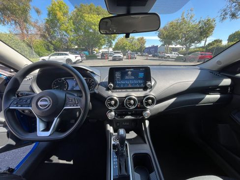 Used 2025 Nissan Sentra SV FWD image 31