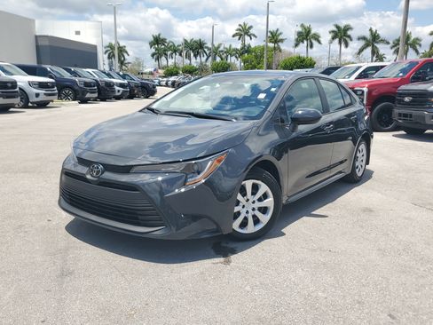 Used 2025 Toyota Corolla LE FWD image 31