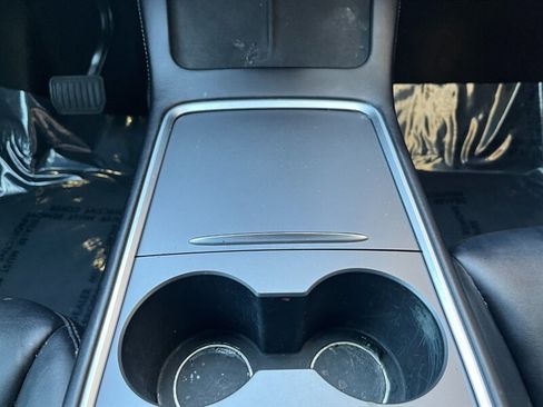 Used 2022 Tesla Model Y Long Range AWD/4WD image 40