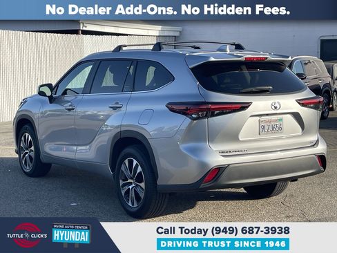 Used 2024 Toyota Highlander XLE FWD image 4
