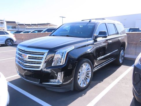Used 2020 Cadillac Escalade Platinum AWD/4WD image 2