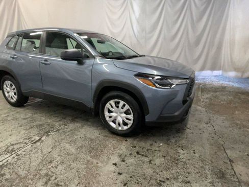 Used 2024 Toyota Corolla Cross L AWD/4WD image 3