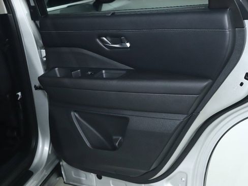 Certified 2025 Nissan Pathfinder SL image 33