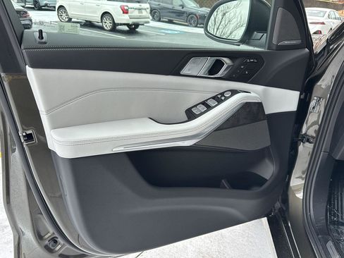 New 2026 BMW X7 xDrive40i w/ Premium Package image 14