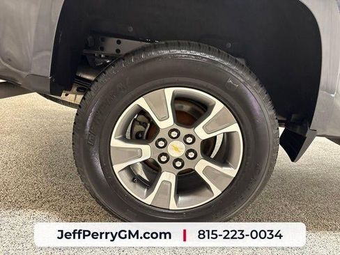 Used 2017 Chevrolet Colorado Z71 AWD/4WD image 32