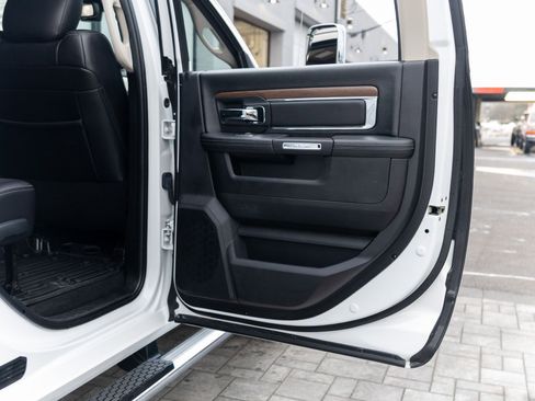 Used 2017 RAM 3500 Laramie image 33