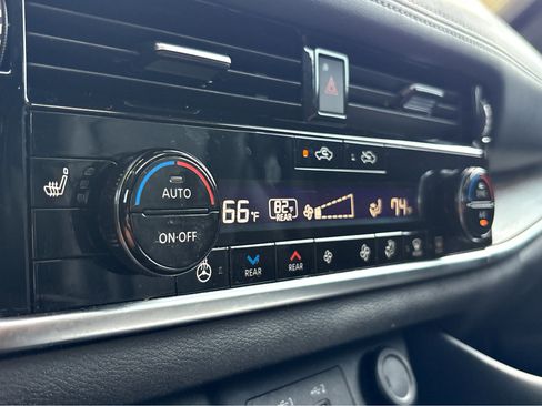 Used 2024 Nissan Rogue Platinum w/ Platinum Premium Package image 10