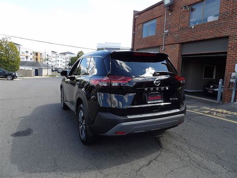 Used 2021 Nissan Rogue SV w/ Premium Package image 5