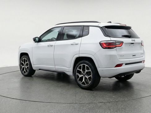 Used 2025 Jeep Compass Limited image 6