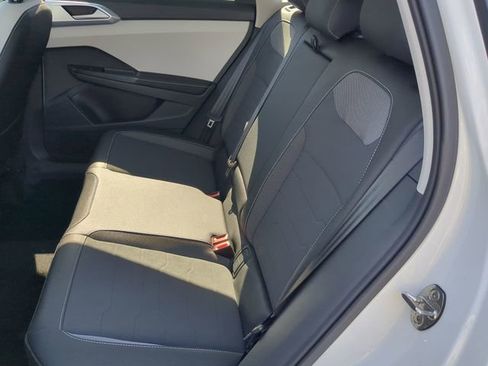 New 2026 Volkswagen Taos SE image 16