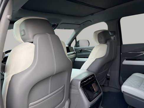 New 2025 Cadillac Escalade IQ Sport 1 w/ LPO, ONYX Package image 34