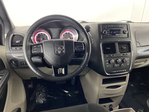 Used 2016 Dodge Grand Caravan SE FWD image 35