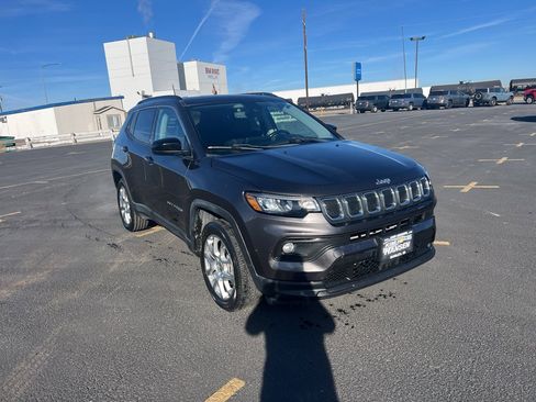 Used 2022 Jeep Compass Latitude w/ Sun and Sound Group image 1