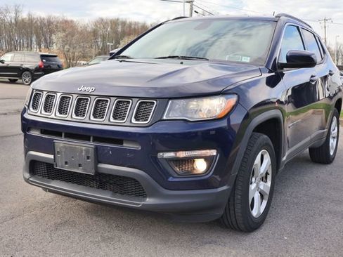 Used 2019 Jeep Compass Latitude image 1