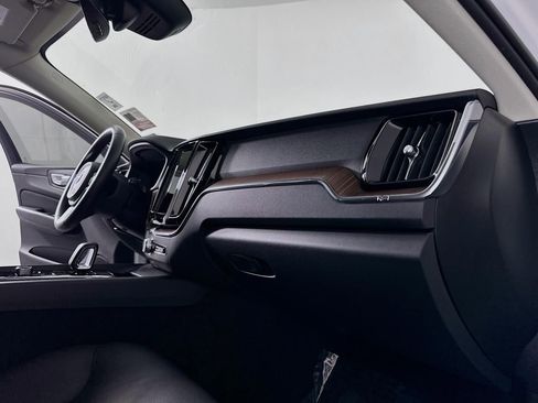 Used 2023 Volvo XC60 B5 Plus image 40