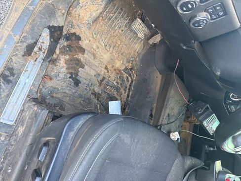 Used 2024 Chevrolet Silverado 3500 LT w/ Convenience Package image 11