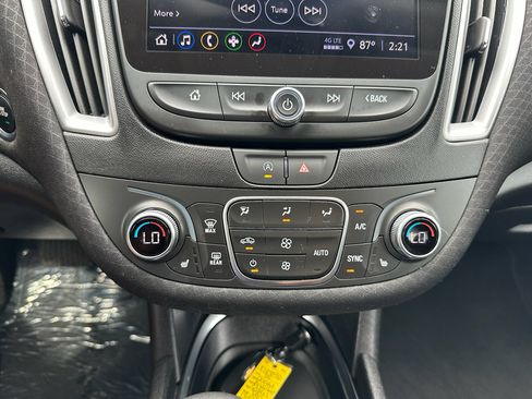 Used 2025 Chevrolet Malibu LT image 14