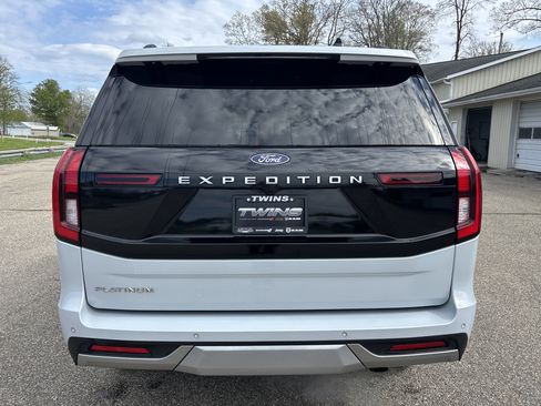 Used 2025 Ford Expedition Platinum AWD/4WD image 6