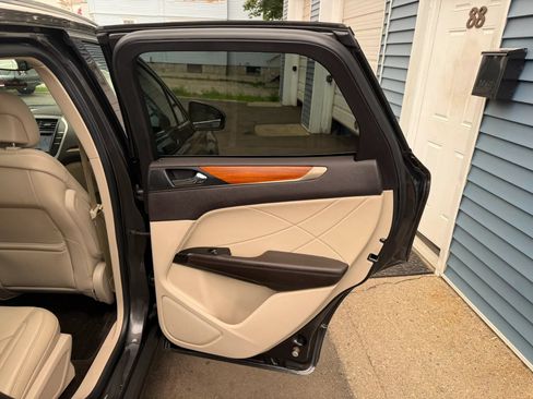 Used 2019 Lincoln MKC Select w/ Select Plus Package AWD/4WD image 38