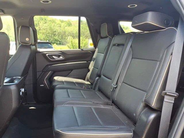 Used 2024 GMC Yukon SLT AWD/4WD image 11