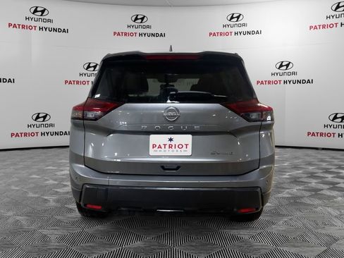 Used 2024 Nissan Rogue SV image 5