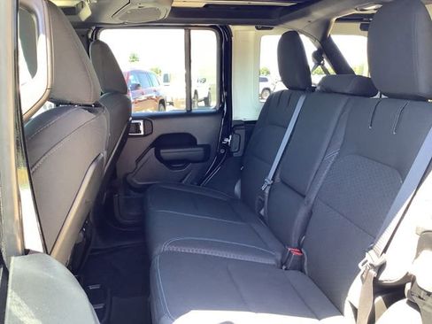 Used 2025 Jeep Wrangler Unlimited Rubicon 4xe w/ Convenience Group AWD/4WD image 26