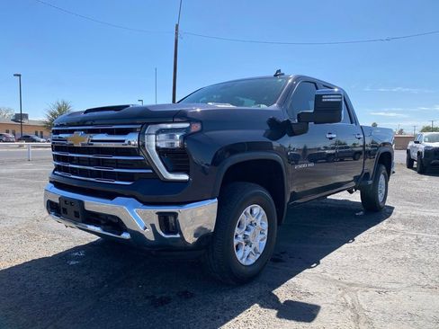 Used 2024 Chevrolet Silverado 2500 LTZ AWD/4WD image 2