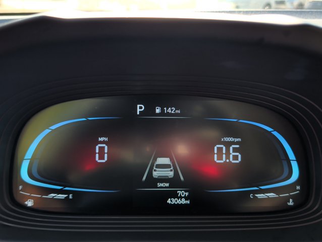 Used 2025 Hyundai Venue SEL FWD image 11