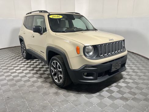 Used 2016 Jeep Renegade Latitude w/ Popular Equipment Group AWD/4WD image 2