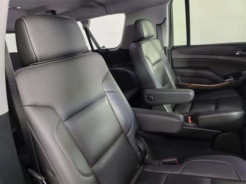 Used 2019 Chevrolet Suburban Premier image 32