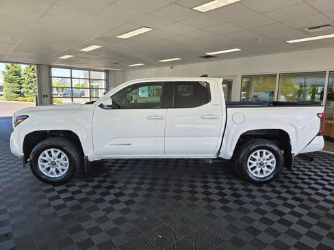 Certified 2025 Toyota Tacoma SR5 w/ SR5 Upgrade Package AWD/4WD image 6