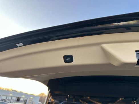 Used 2022 Cadillac Escalade Premium Luxury AWD/4WD image 30