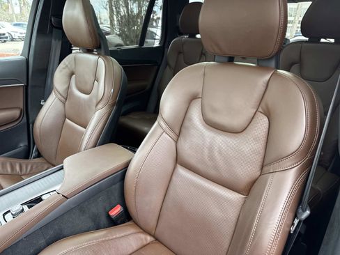 Used 2022 Volvo XC90 T6 Inscription w/ Lounge Package image 21