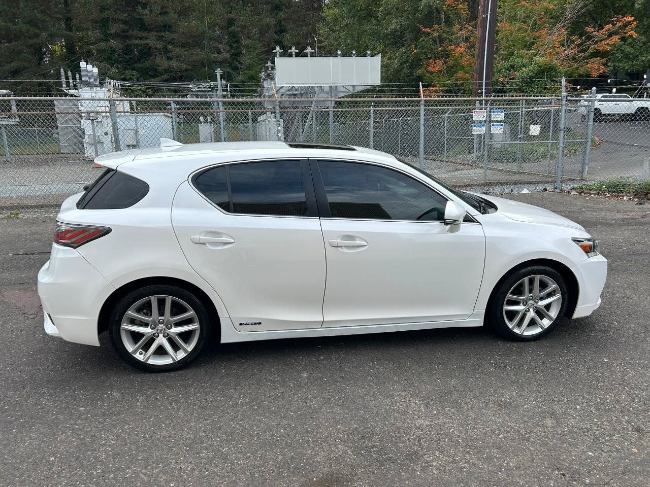 Used 2014 Lexus CT 200h FWD image 4