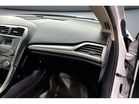 Used 2018 Ford Fusion SE image 16