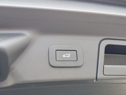 Certified 2026 Land Rover Range Rover Velar Dynamic SE image 34