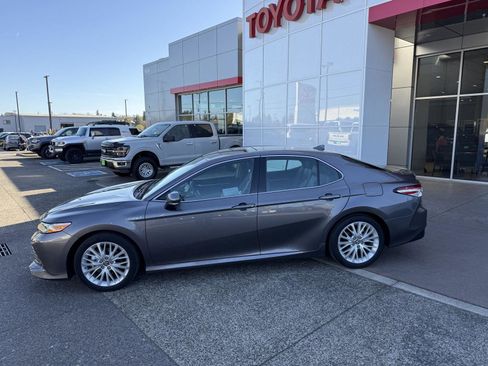 Used 2018 Toyota Camry XLE w/ Audio Package image 3
