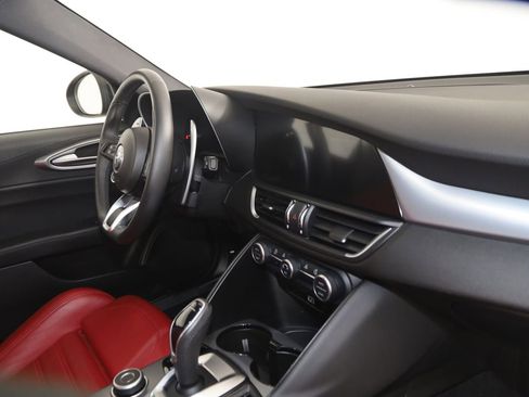 Used 2024 Alfa Romeo Giulia Veloce image 49