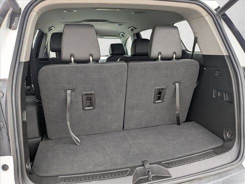 Used 2023 GMC Acadia SLT image 7