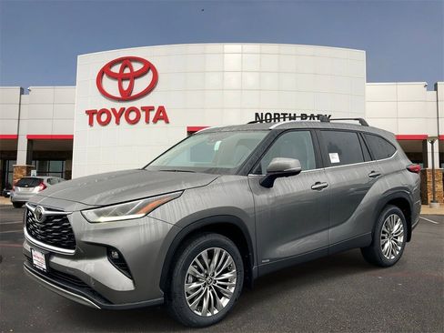 New 2026 Toyota Highlander Platinum image 1