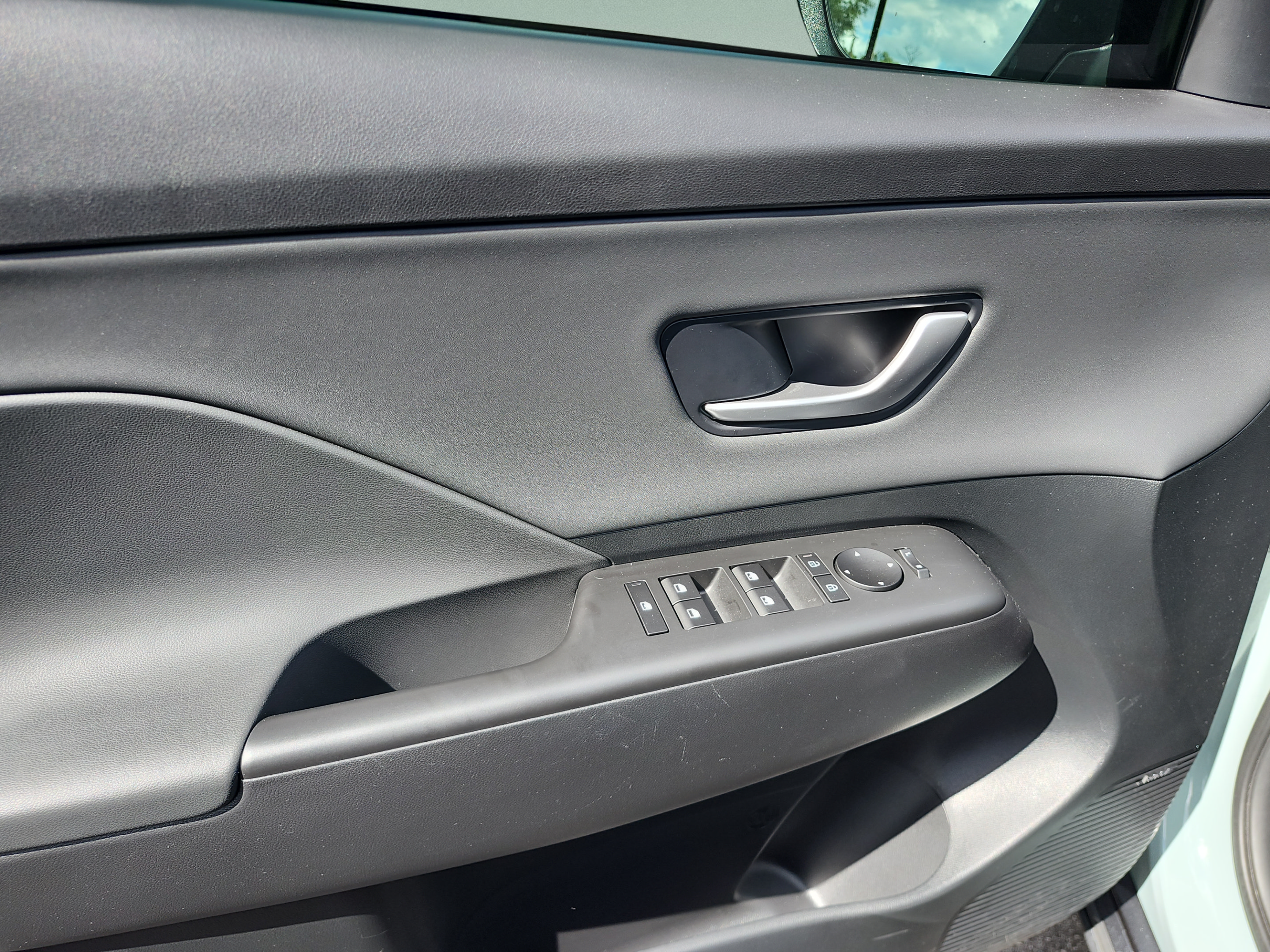 Used 2026 Hyundai Kona Limited FWD image 16