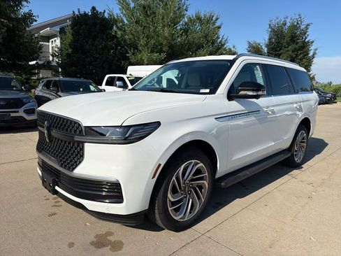 New 2026 Lincoln Navigator Premiere AWD/4WD image 10