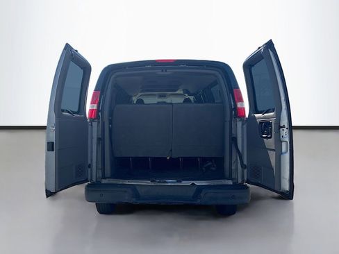 Used 2018 Chevrolet Express 3500 LS RWD image 9