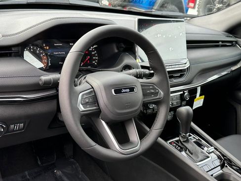 New 2026 Jeep Compass Latitude image 17