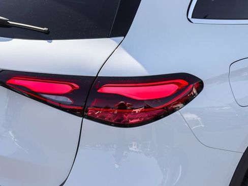 Used 2025 Mercedes-Benz GLC 300 image 8
