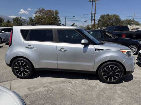 Used 2017 Kia Soul + w/ Audio Package FWD image 5