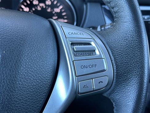 Used 2015 Nissan Rogue SL image 28