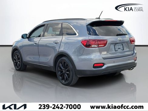 Used 2020 Kia Sorento S FWD image 4