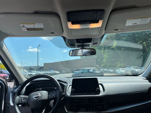 Used 2025 Nissan Rogue SV FWD image 35