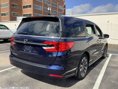 Used 2024 Honda Odyssey EX-L image 3
